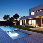 Espectacular Villa Con Interior De Ensueno